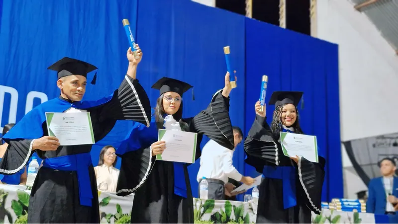 Foto 13 – FORMATURA DO CURSO TÉCNICO EM AGROPECUÁRIA MARCA CONQUISTA PARA ALUNOS EM BURITI BRAVO