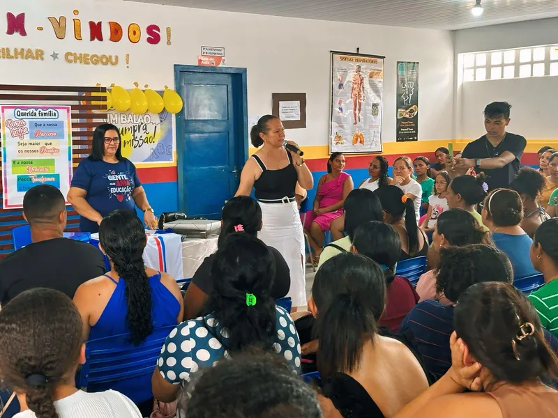 Foto 5 – Prefeitura Municipal de Buriti Bravo reforça compromisso com a educação ao entregar fardamento e kits escolares
