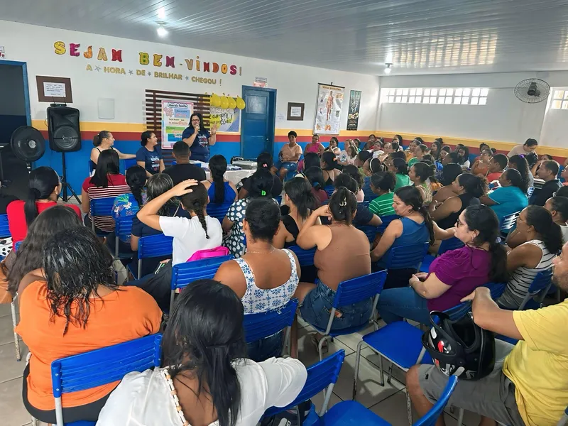 Foto 3 – Prefeitura Municipal de Buriti Bravo reforça compromisso com a educação ao entregar fardamento e kits escolares
