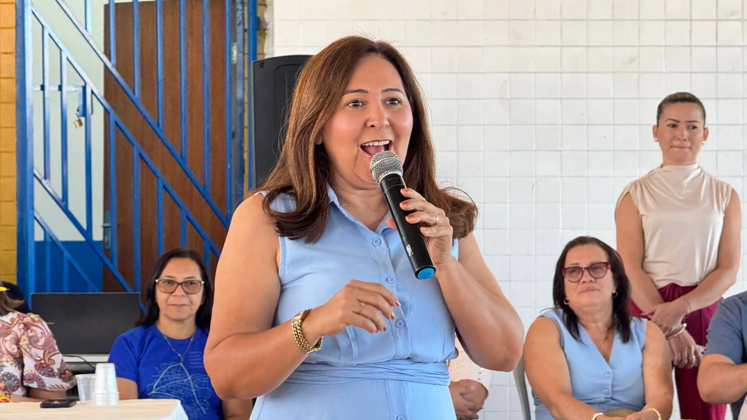 Foto 18 – Prefeita Luciana Leocádio entrega quadra reformada da Escola João Henrique Borges Leocádio e homenageia estudantes desta