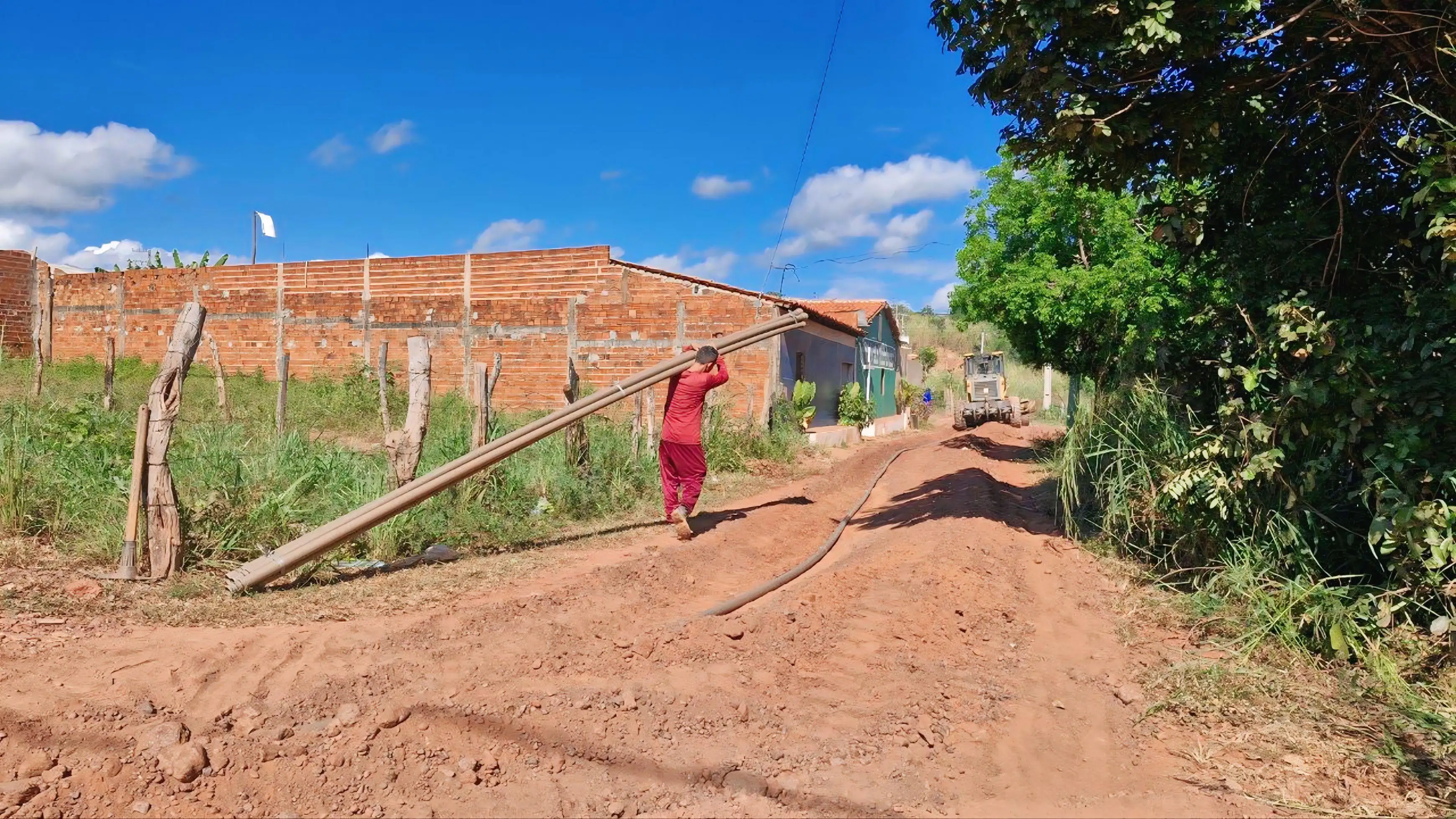 Foto 12 – Obras avançam para levar água potável ao bairro Motoril
