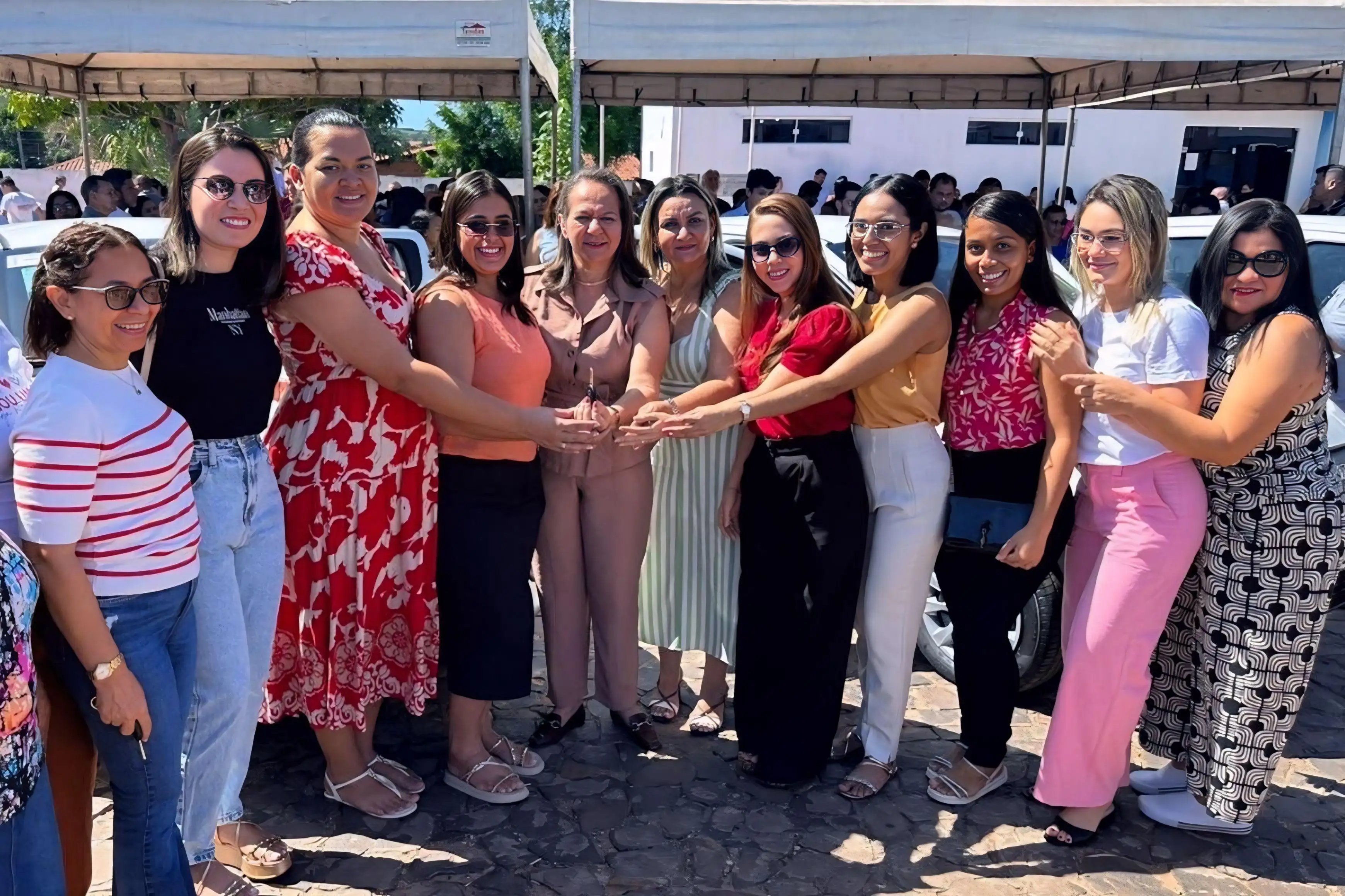Foto 9 – Luciana e Welson Amorim reforçam investimentos na saúde com nova UBS e entrega de veículos em Buriti Bravo