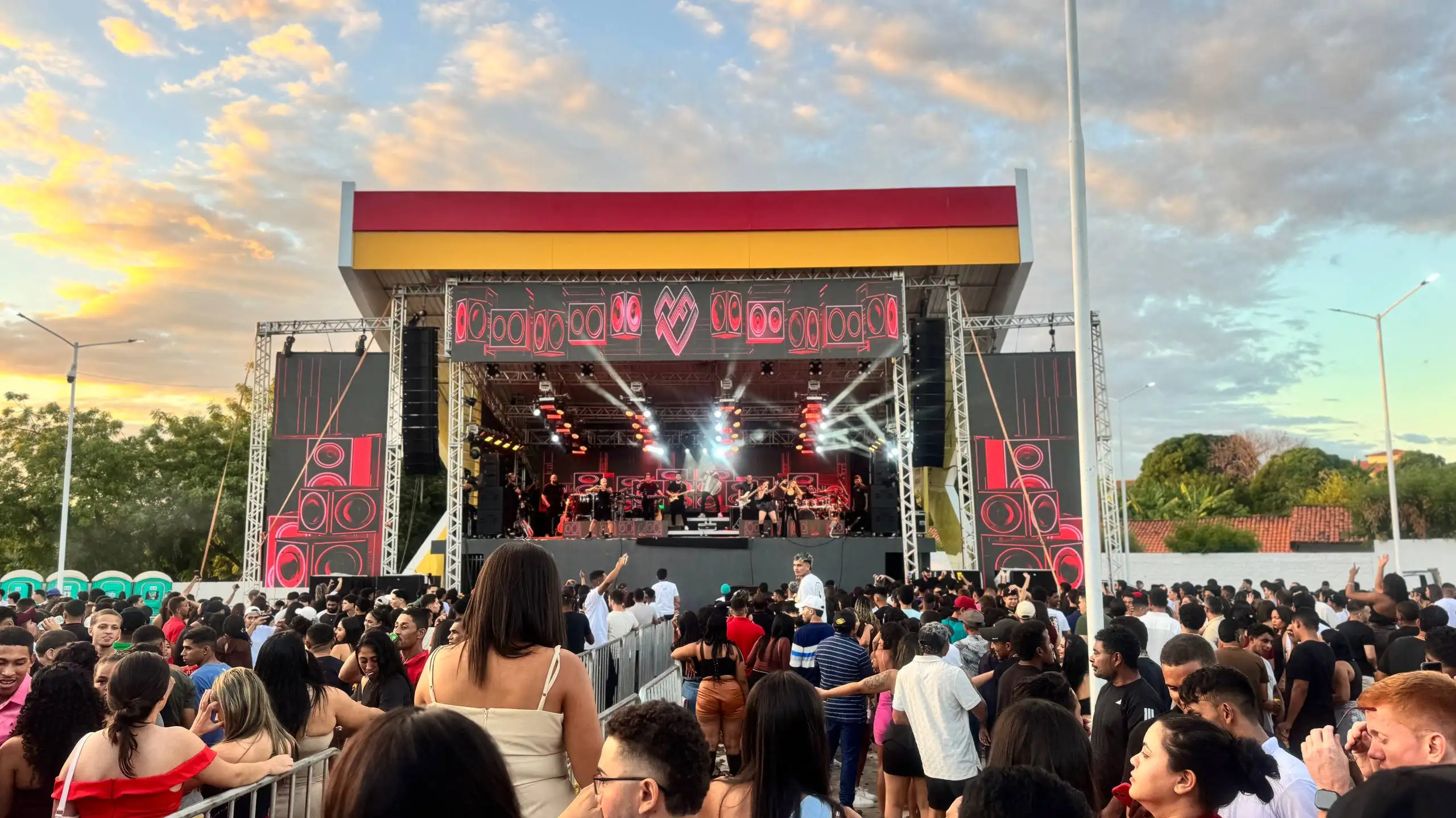 Foto 4 – Buriti Bravo celebra 95 anos com entrega da nova Praça de Eventos Adônia Maria e grande festa popular