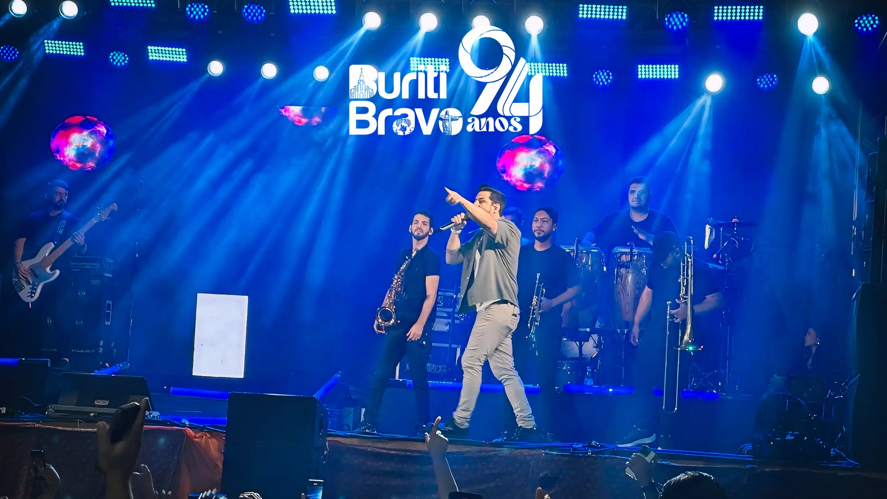 Foto 5 – Show com a Banda Magníficos encerra em grande estilo as comemorações pelos 94 anos de Buriti Bravo