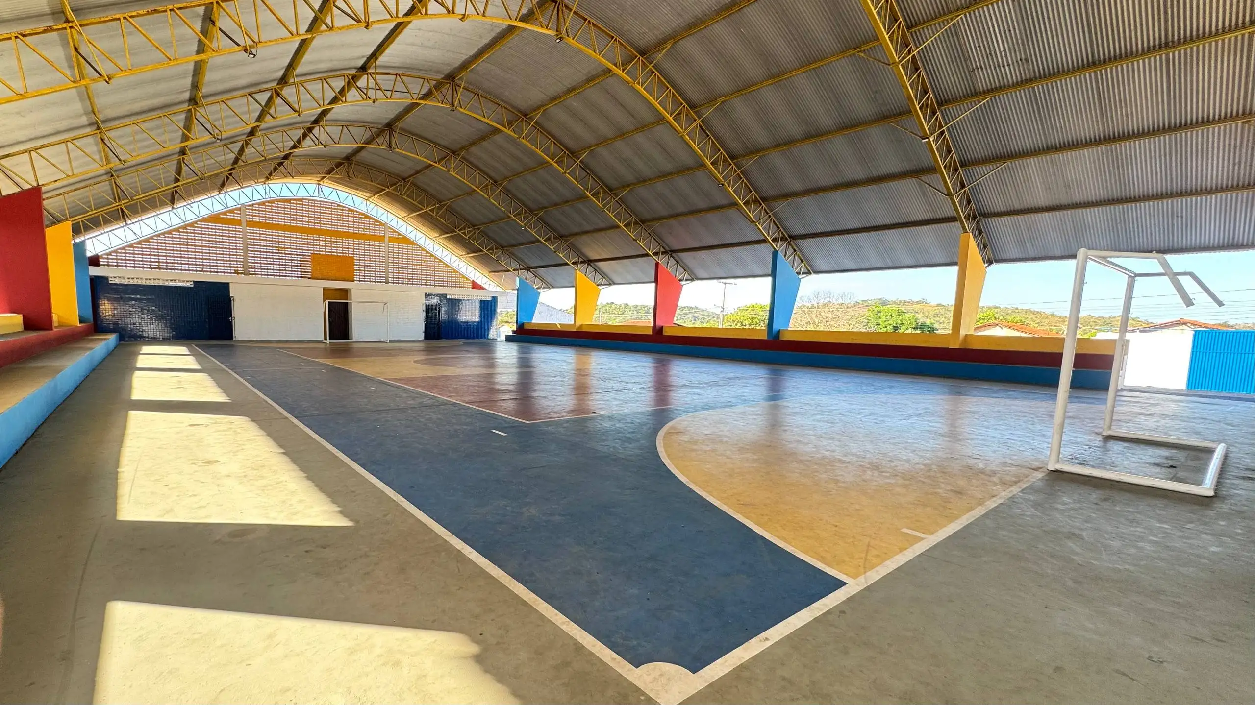 Foto 10 – Prefeita Luciana Leocádio entrega quadra reformada da Escola João Henrique Borges Leocádio e homenageia estudantes desta