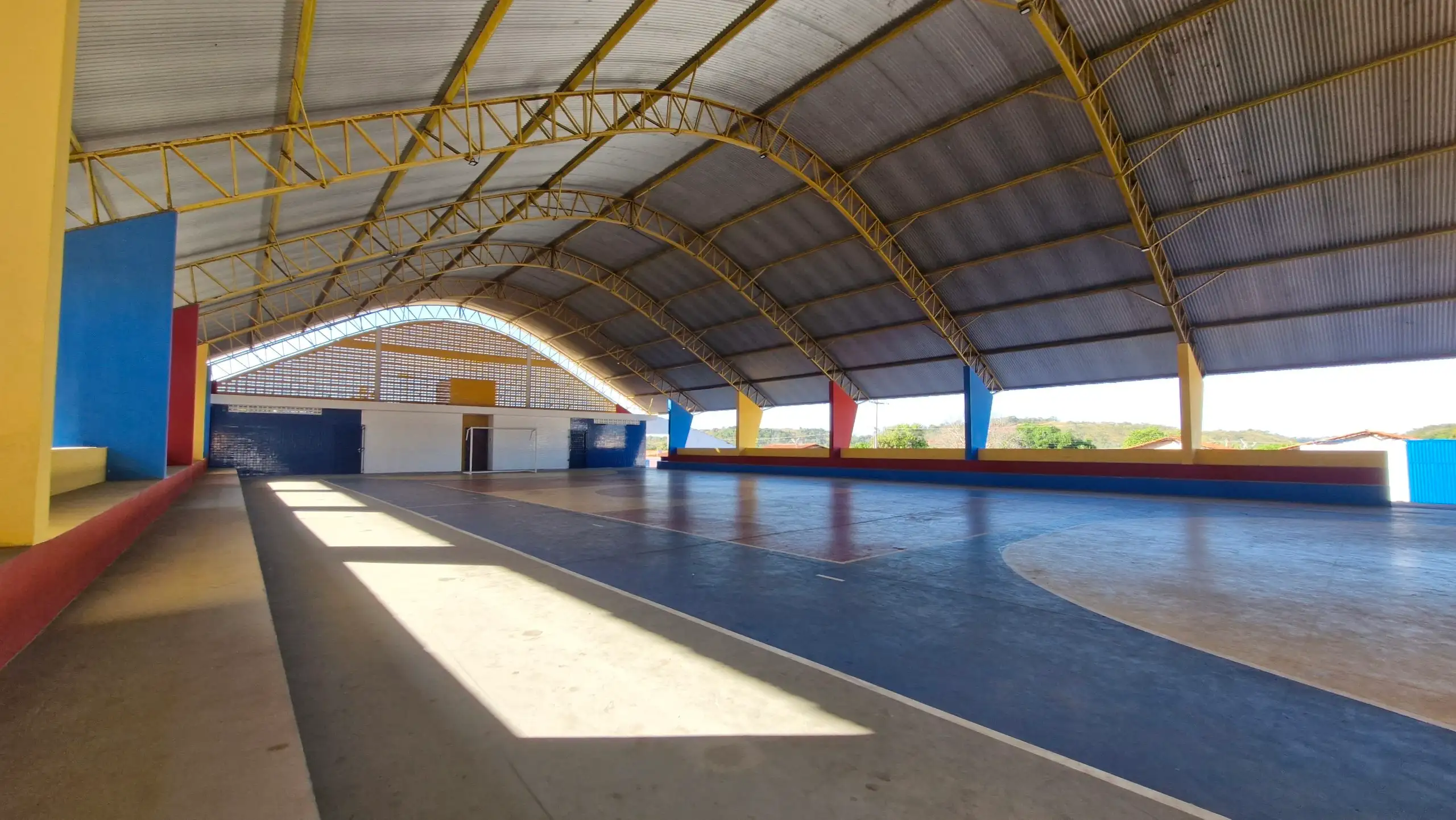 Foto 8 – Prefeita Luciana Leocádio entrega quadra reformada da Escola João Henrique Borges Leocádio e homenageia estudantes desta