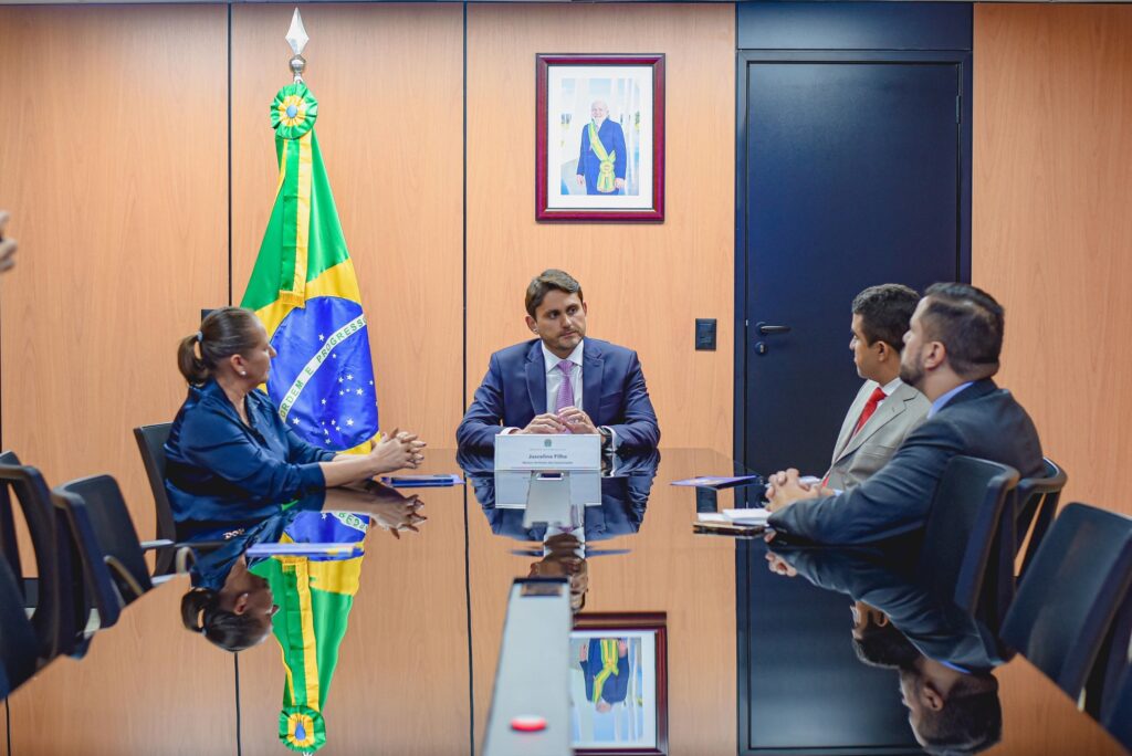 Foto 2 – Reunião entre Luciana e Ministro Juscelino Filho garante avanços para Buriti Bravo