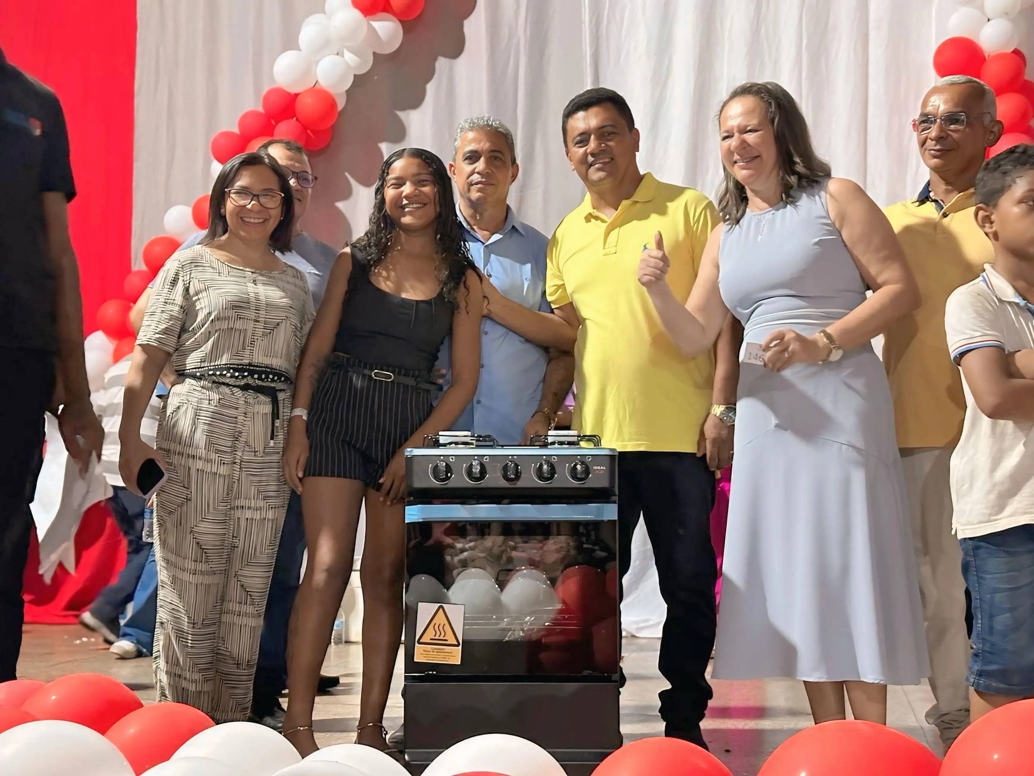 Foto 6 – Prefeitura de Buriti Bravo celebra o Dia das Mães com grande festa e sorteio de prêmios