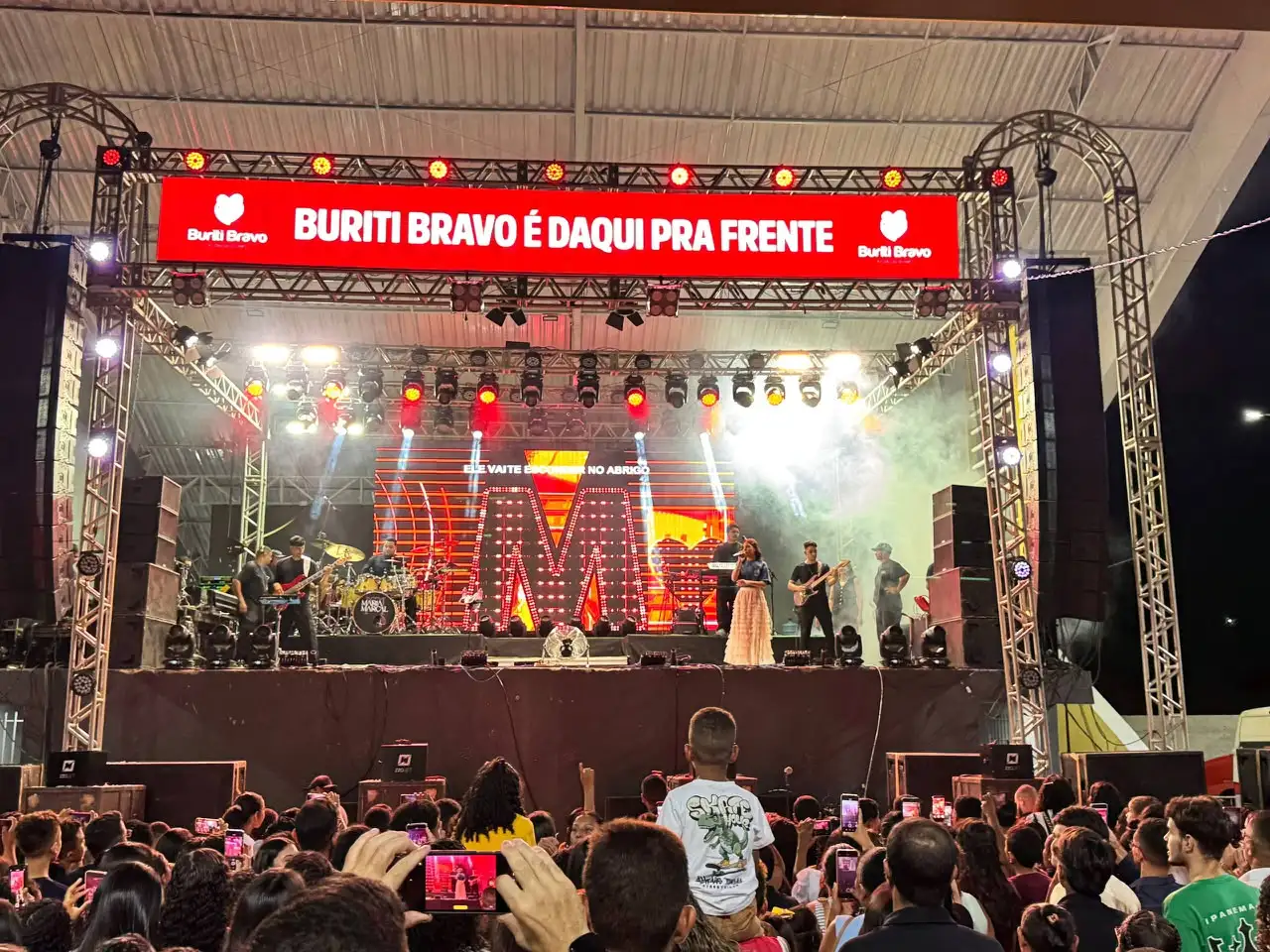 Foto 12 – Dia do Evangélico e Feirinha Bravense reúnem grande público em noite de fé, cultura e valorização local