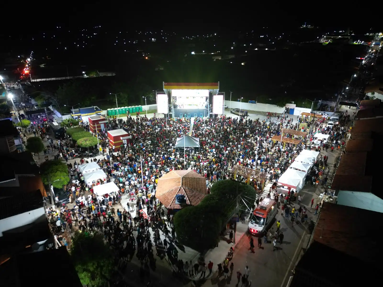 Foto 1 – Buriti Bravo celebra 95 anos com entrega da nova Praça de Eventos Adônia Maria e grande festa popular