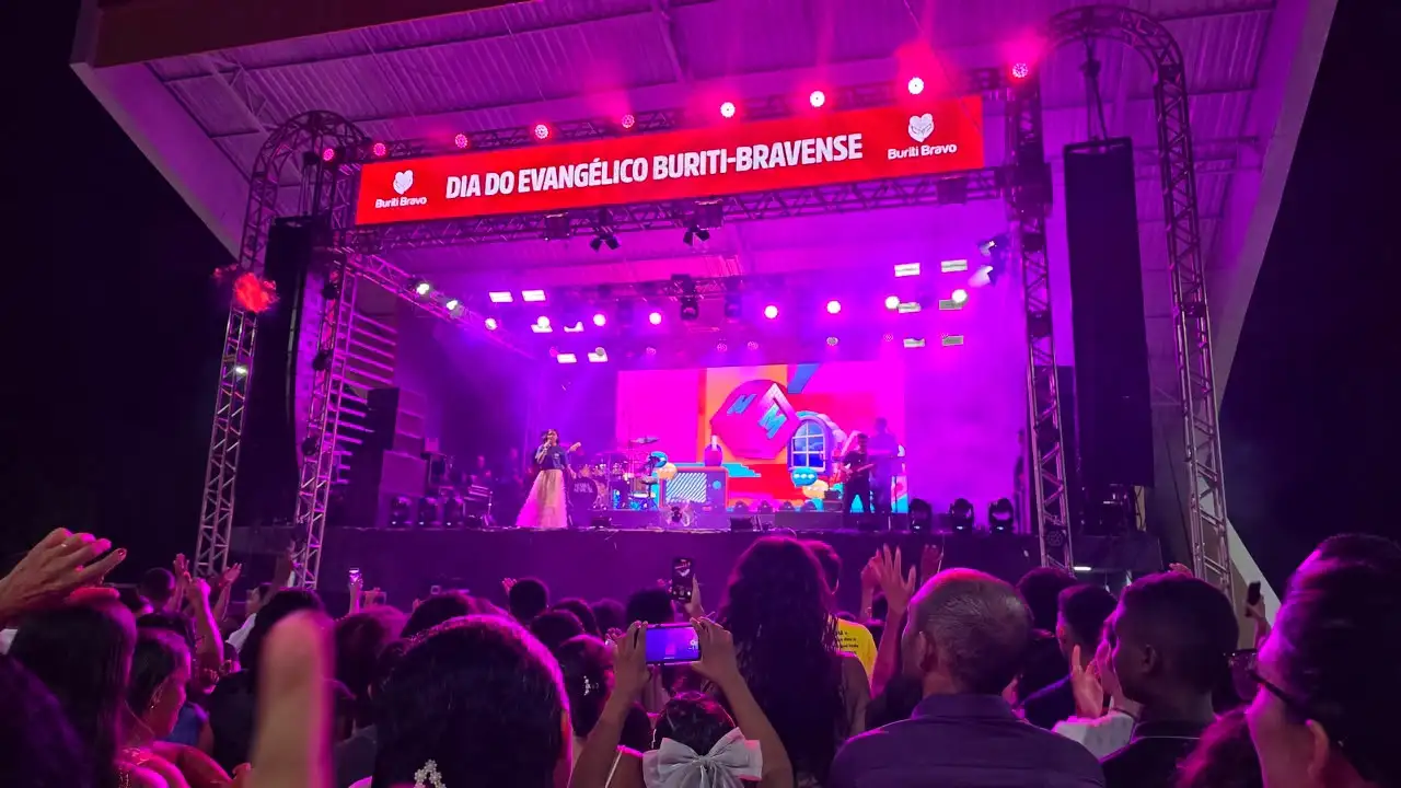 Foto 11 – Dia do Evangélico e Feirinha Bravense reúnem grande público em noite de fé, cultura e valorização local
