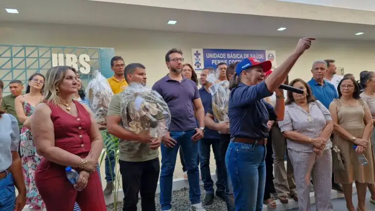 Foto 6 – Prefeita Luciana Leocádio entrega UBS no Povoado Coluna e anuncia novos benefícios para Buriti Bravo