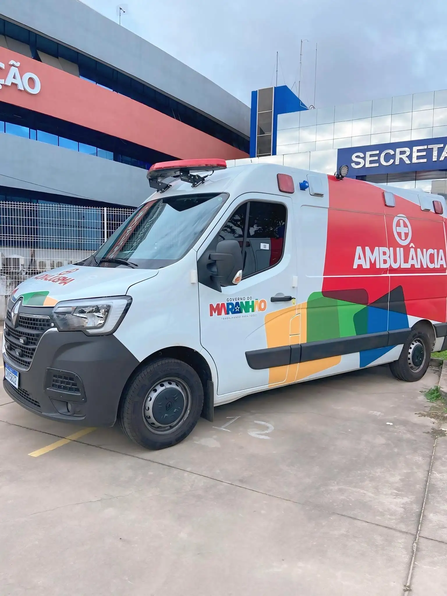 Foto 2 – Prefeitura de Buriti Bravo recebe nova ambulância para reforçar atendimentos de urgência e emergência