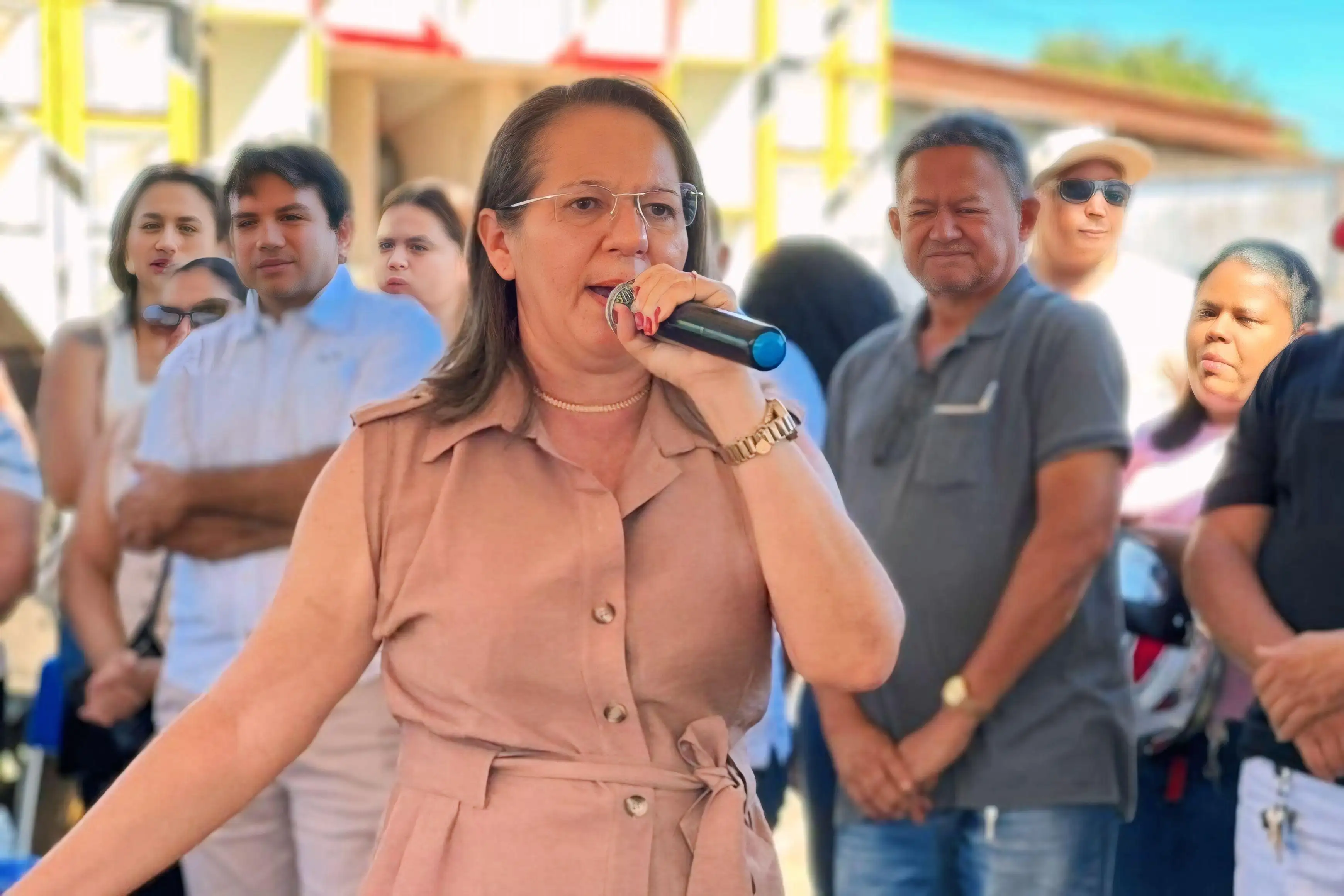 Foto 3 – Luciana e Welson Amorim reforçam investimentos na saúde com nova UBS e entrega de veículos em Buriti Bravo