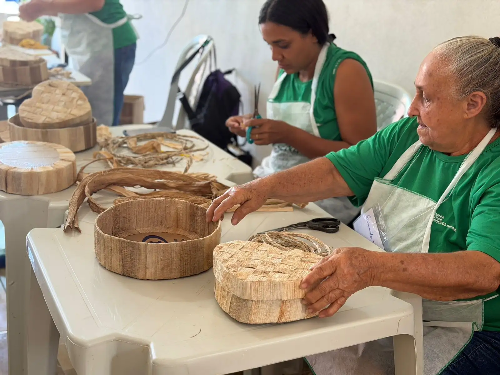 Galeria de imagens - Foto 10 da notícia: Curso de Artesanato com Fibra de Bananeira impulsiona o empreendedorismo feminino em Buriti Bravo
