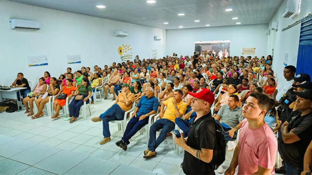Foto 4 – Buriti Bravo fortalece combate à fome com entrega de 290 cartões do Programa Maranhão Livre da Fome