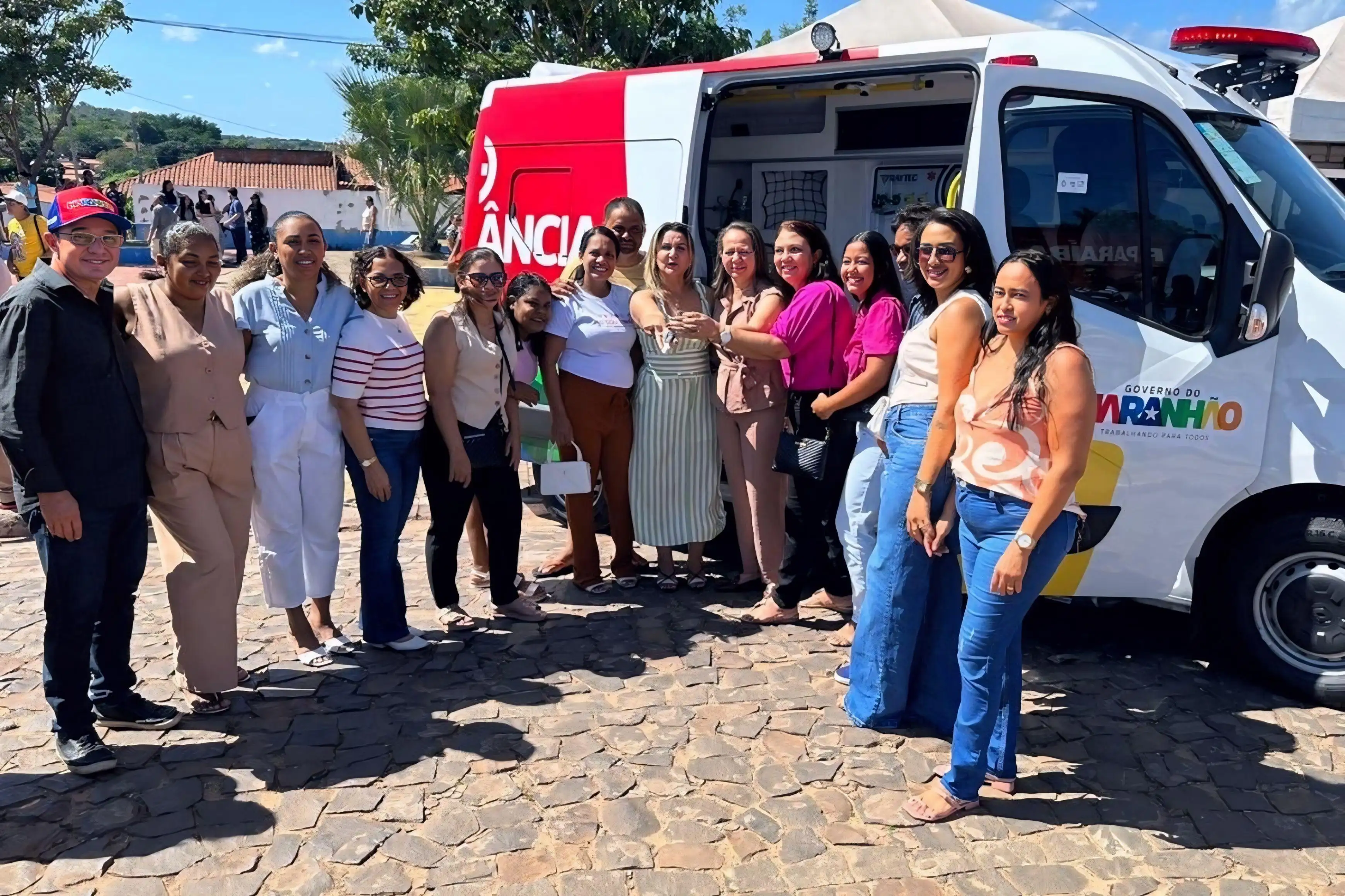 Foto 10 – Luciana e Welson Amorim reforçam investimentos na saúde com nova UBS e entrega de veículos em Buriti Bravo