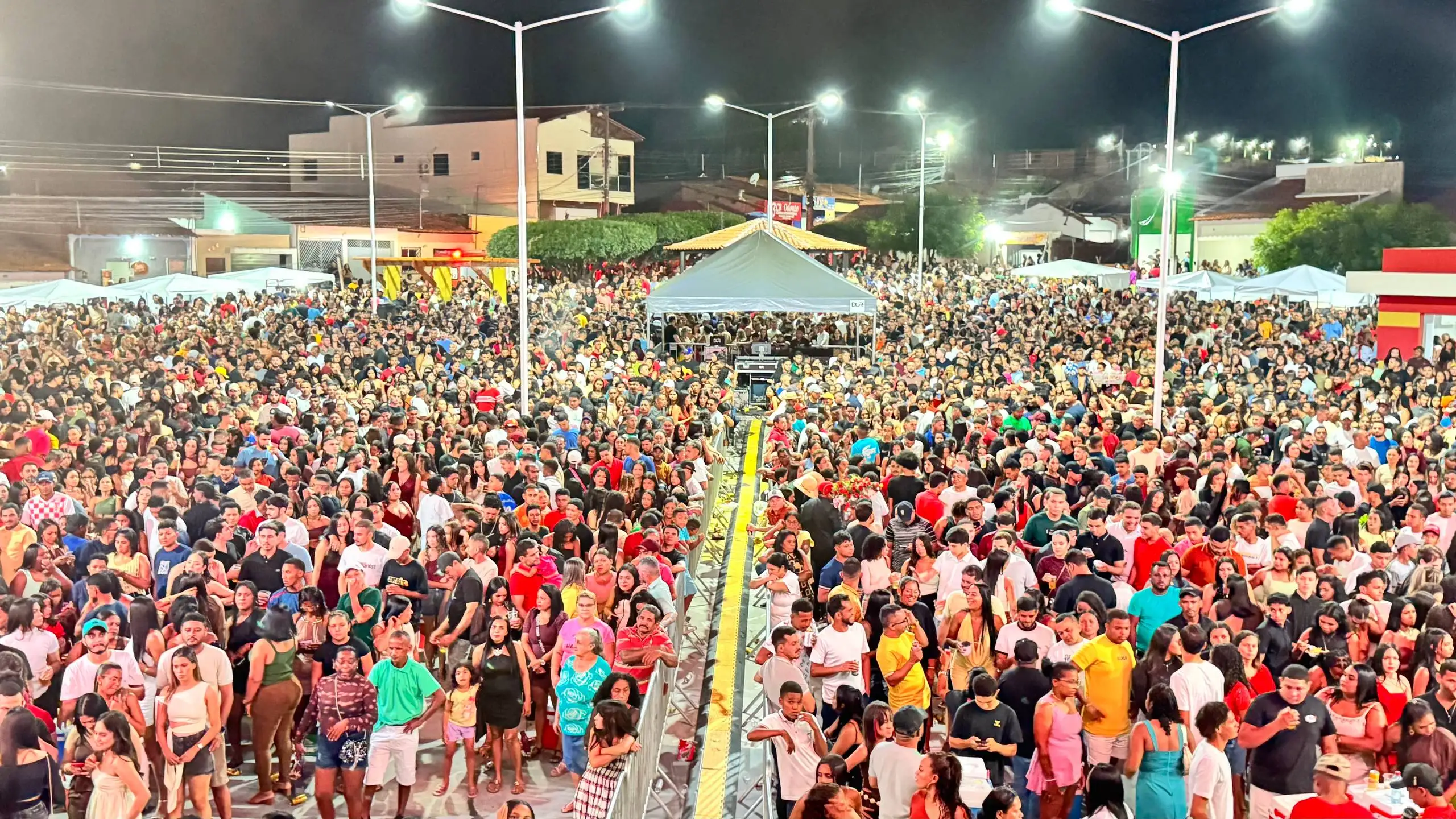Foto 2 – Buriti Bravo celebra 95 anos com entrega da nova Praça de Eventos Adônia Maria e grande festa popular