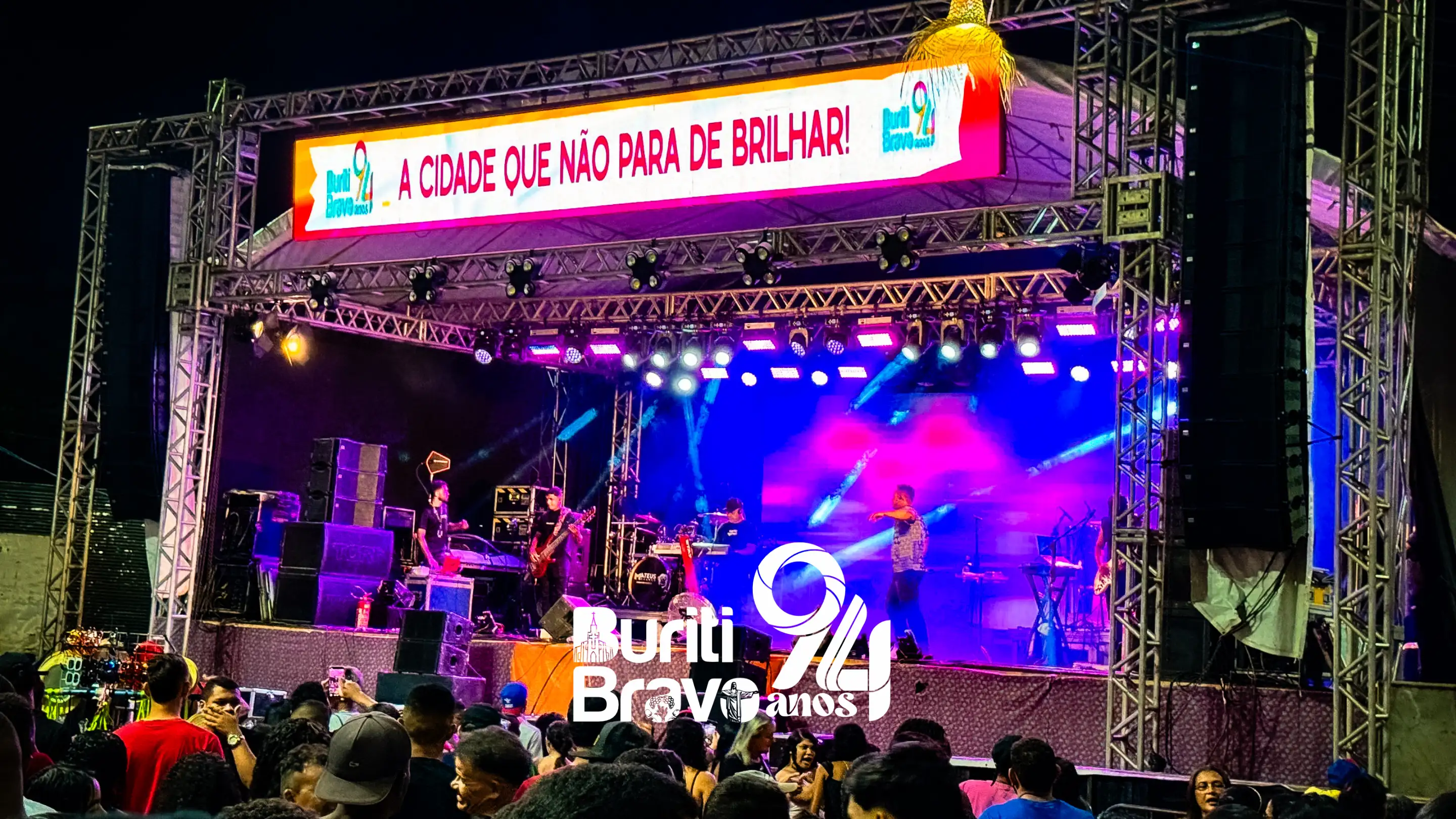 Foto 2 – Show com a Banda Magníficos encerra em grande estilo as comemorações pelos 94 anos de Buriti Bravo