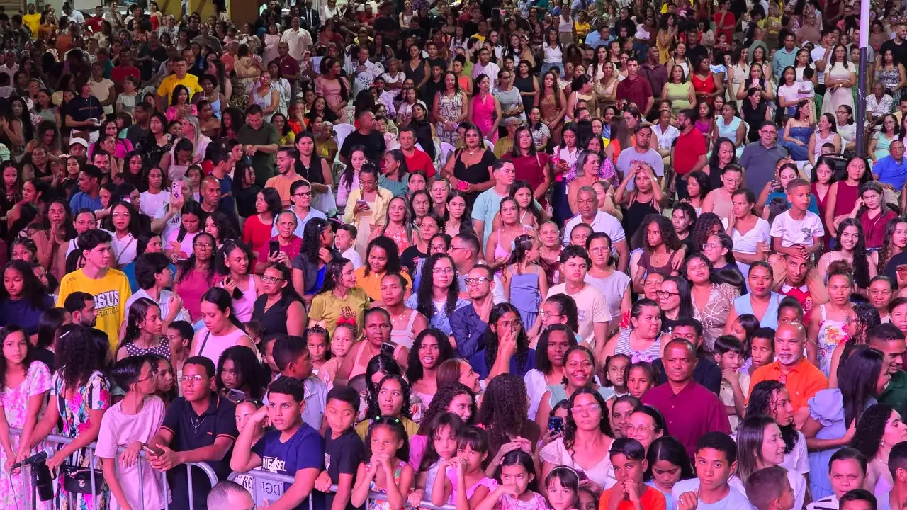 Dia do Evangélico e Feirinha Bravense reúnem grande público em noite de fé, cultura e valorização local