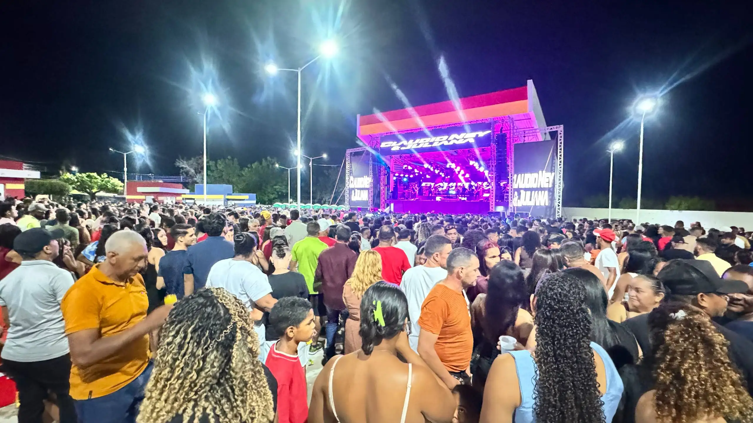 Foto 9 – Buriti Bravo celebra 95 anos com entrega da nova Praça de Eventos Adônia Maria e grande festa popular