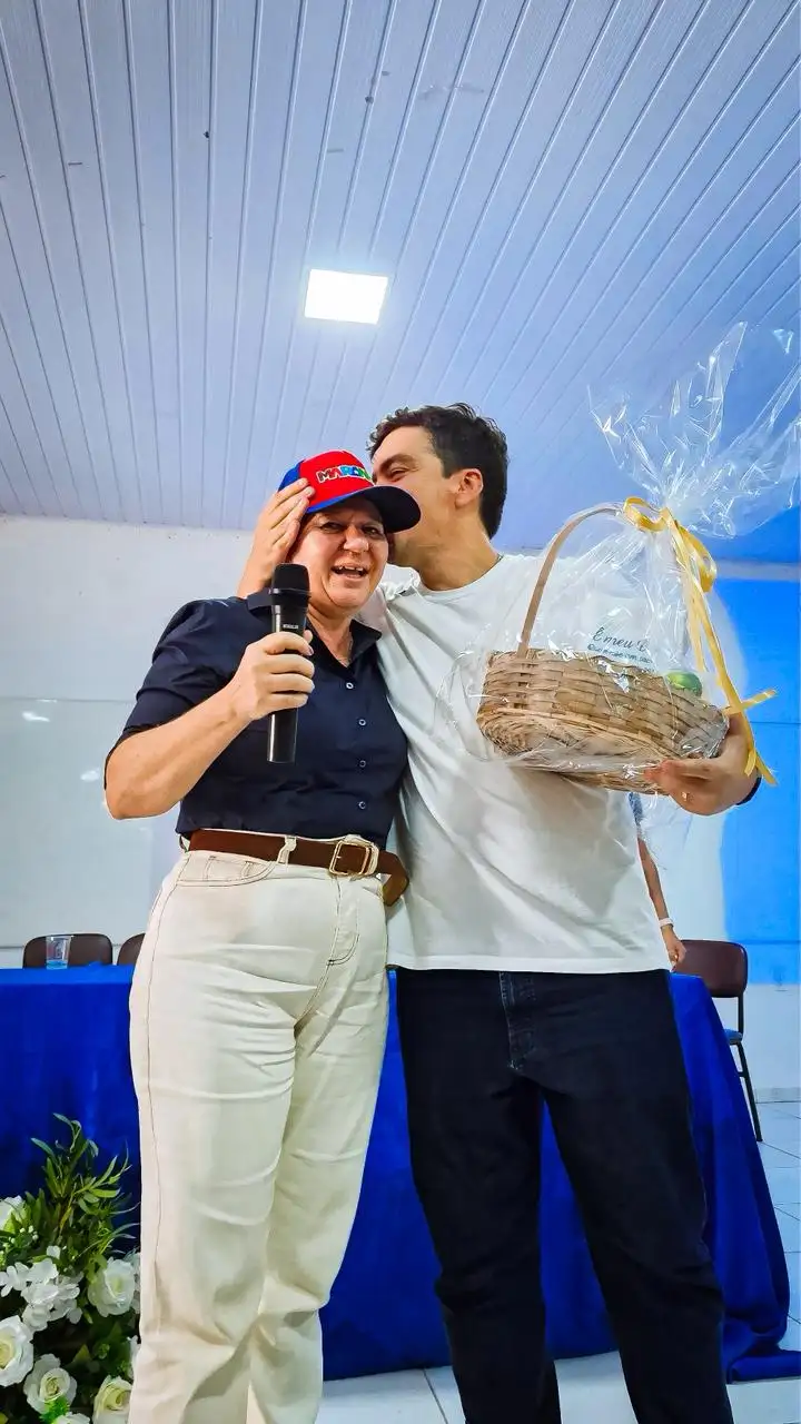 Foto 2 – Buriti Bravo fortalece combate à fome com entrega de 290 cartões do Programa Maranhão Livre da Fome