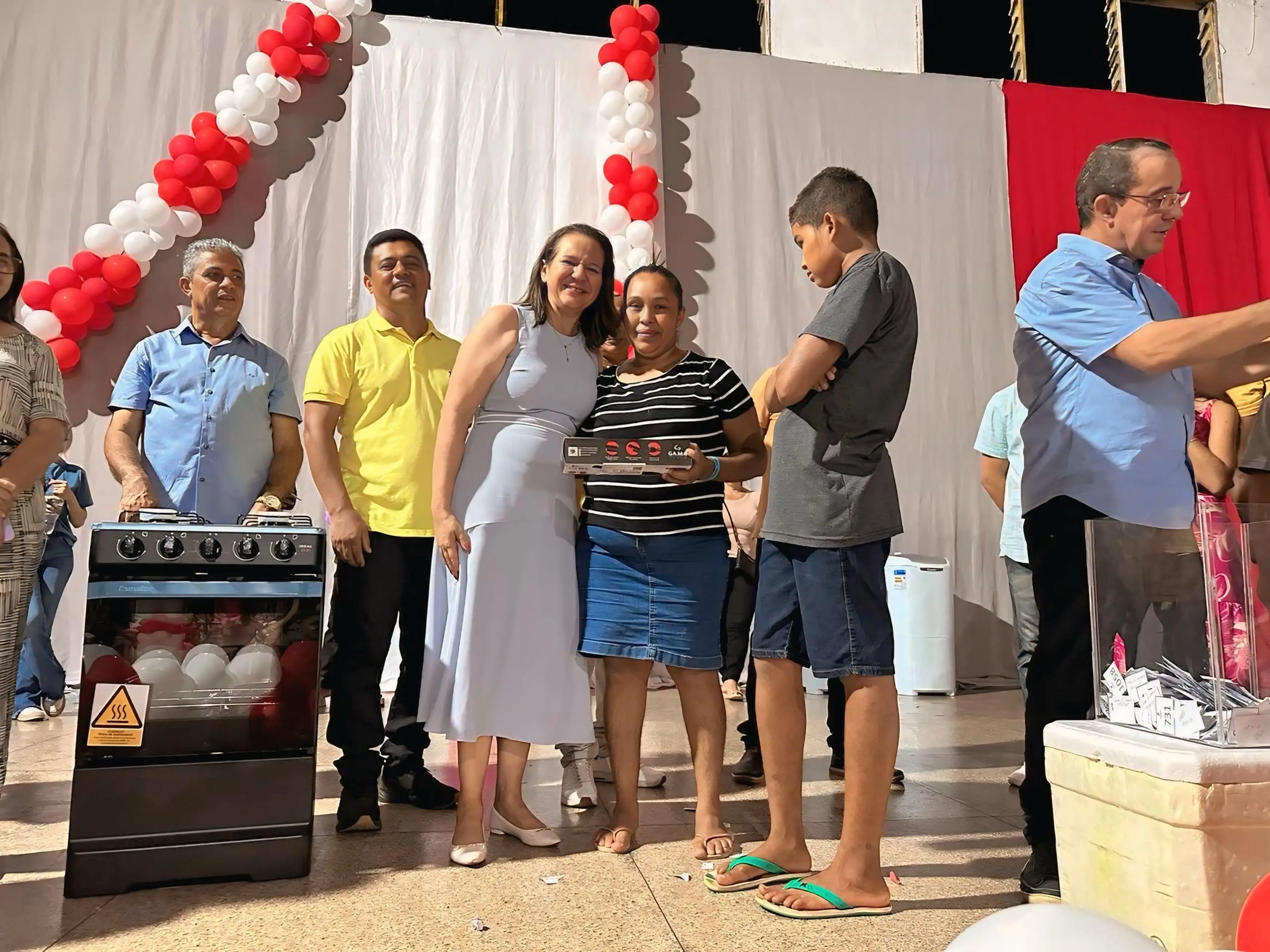 Foto 3 – Prefeitura de Buriti Bravo celebra o Dia das Mães com grande festa e sorteio de prêmios