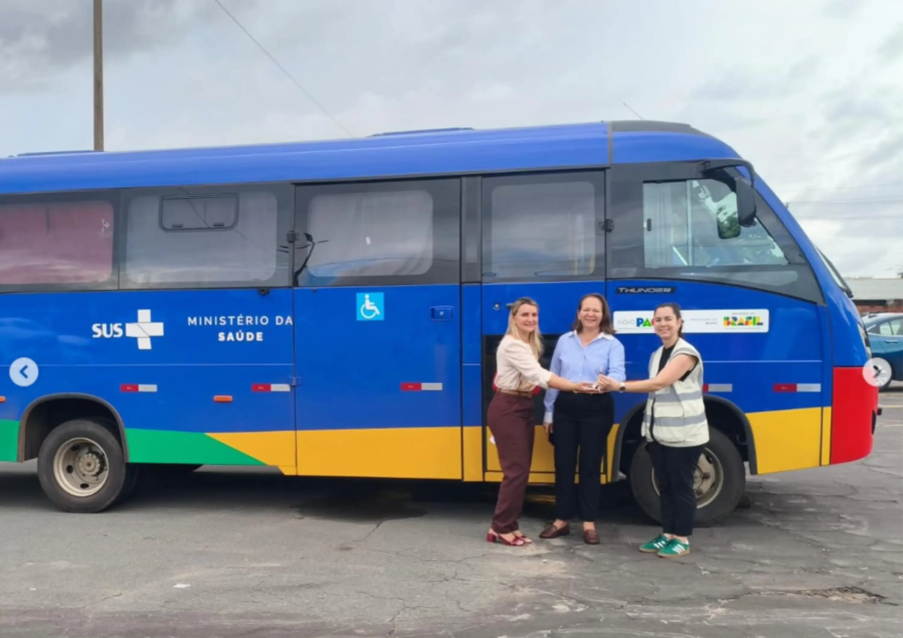 Buriti Bravo é contemplado com novo micro-ônibus para transporte de pacientes da saúde