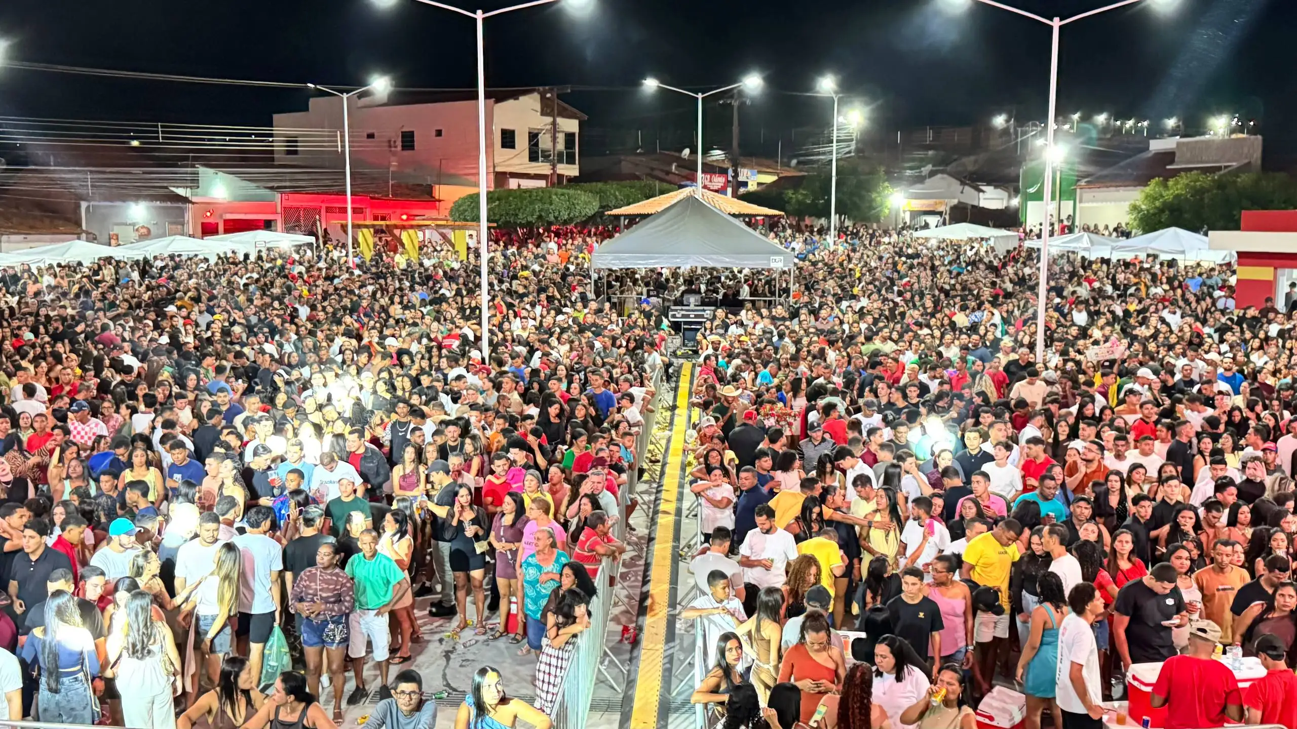 Foto 3 – Buriti Bravo celebra 95 anos com entrega da nova Praça de Eventos Adônia Maria e grande festa popular