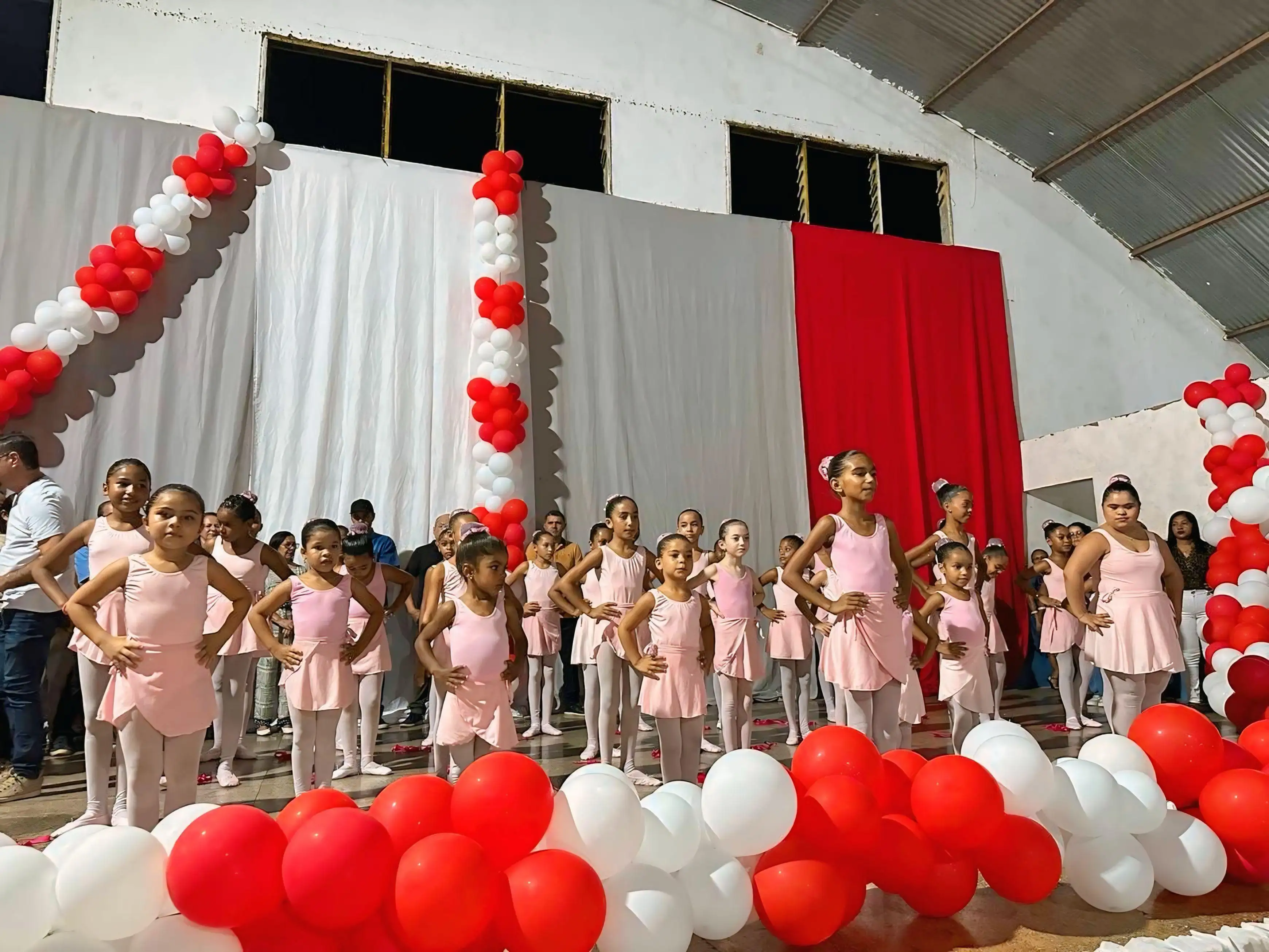 Foto 5 – Prefeitura de Buriti Bravo celebra o Dia das Mães com grande festa e sorteio de prêmios