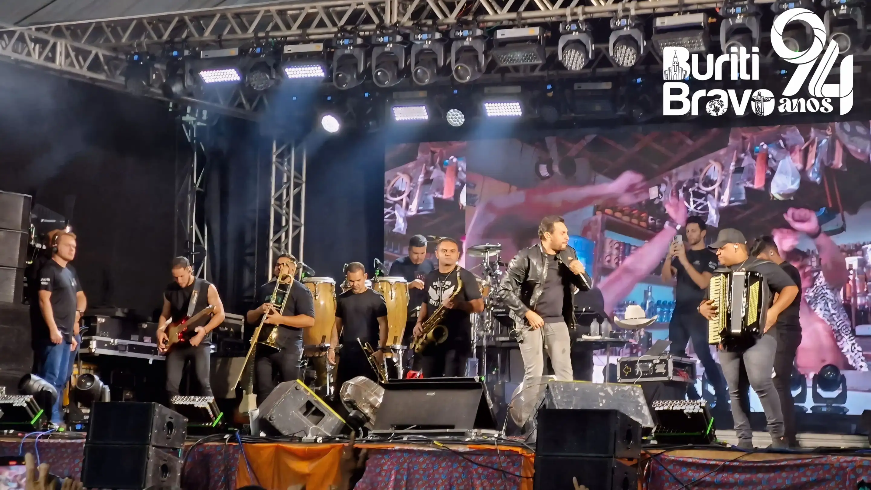 Foto 3 – Buriti Bravo vibra ao som de Mano Walter na abertura dos 94 anos de emancipação